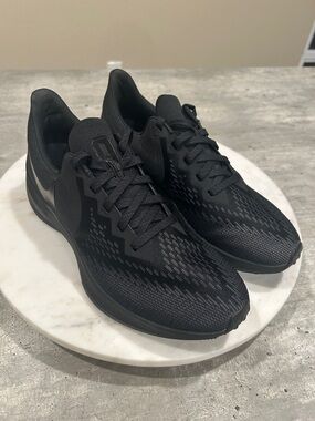 Nike Black Zoom Winflo Run fast shoes women’s size 9
